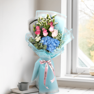 دسته گل رز رنگی با کاغذ آبی کد 117